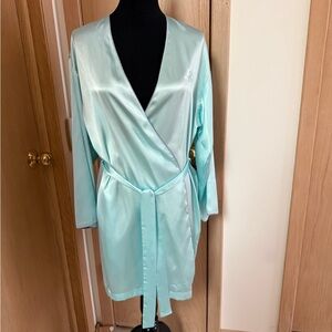 Oscar de la Renta Light Aqua Satin Wrap Robe with Belt, Purple Trim